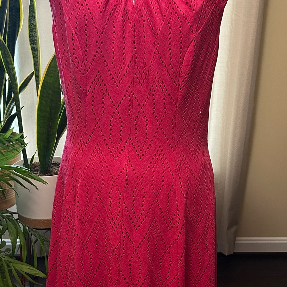 London Times Fuchsia Sleeveless Midi Dress